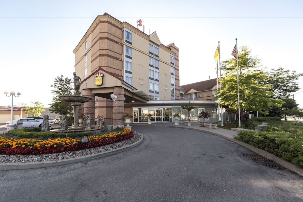 undefined Monte Carlo Inn Airport Suites 6