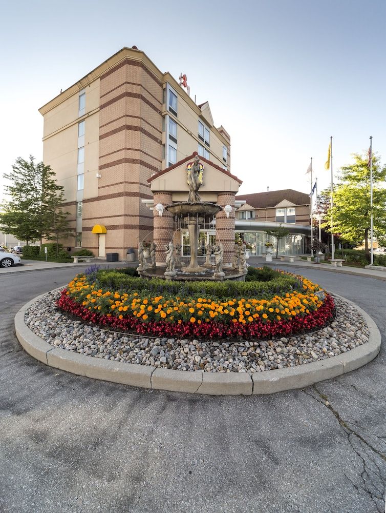 undefined Monte Carlo Inn Airport Suites 3