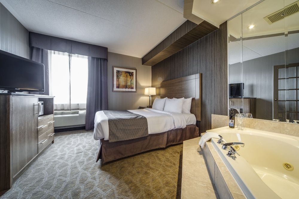 undefined Monte Carlo Inn Airport Suites 8