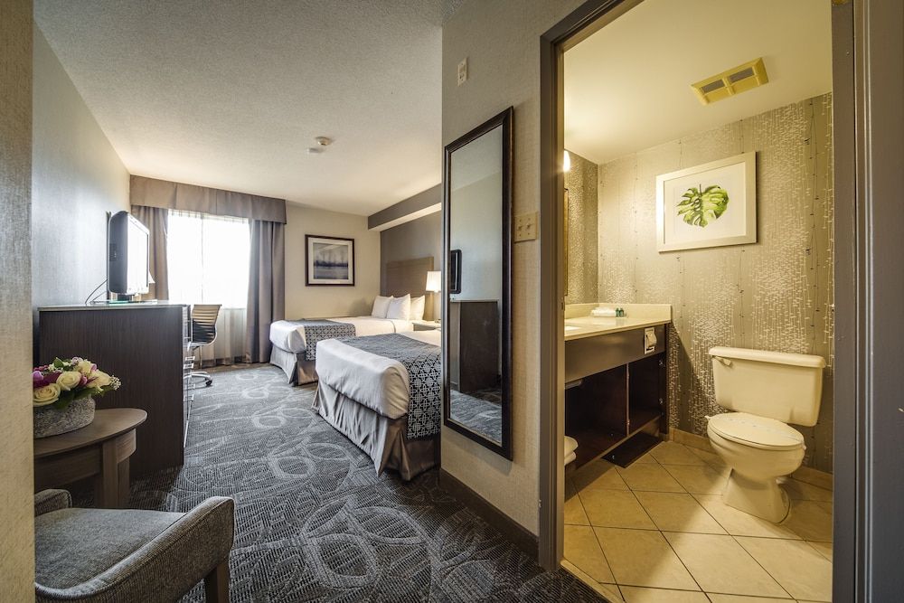 Monte Carlo Inn Airport Suites Standard Room with 2 Queen Beds 2