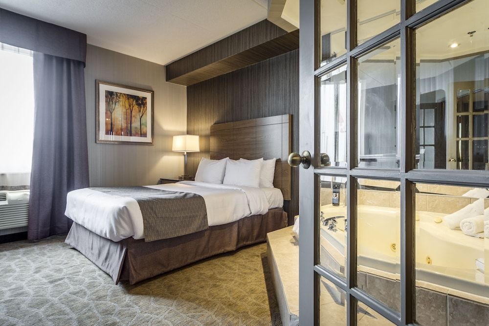 undefined Monte Carlo Inn Airport Suites 9