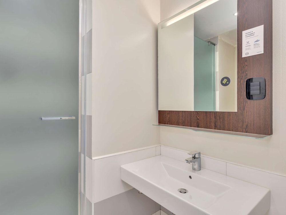 B&B Hotel Cremona Standard Double Room, Non Smoking 12