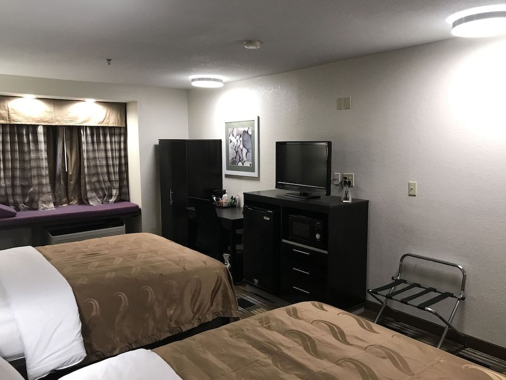 Standard Room, 2 Queen Beds, Non Smoking
