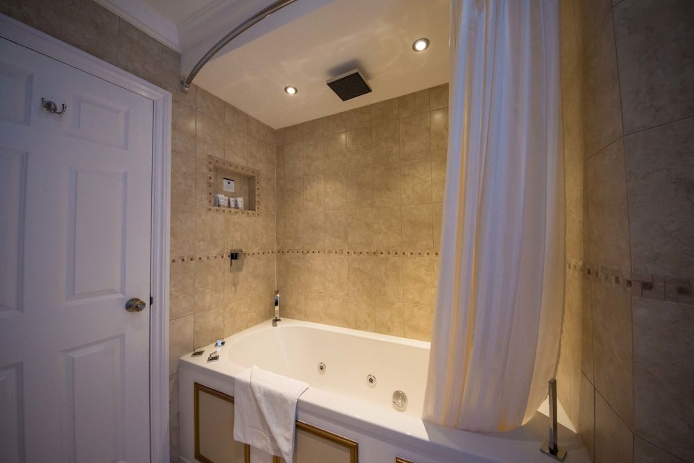 Best Western York House Hotel Deluxe Room, 1 King Bed, Non Smoking (Four Poster Bed, View) 5