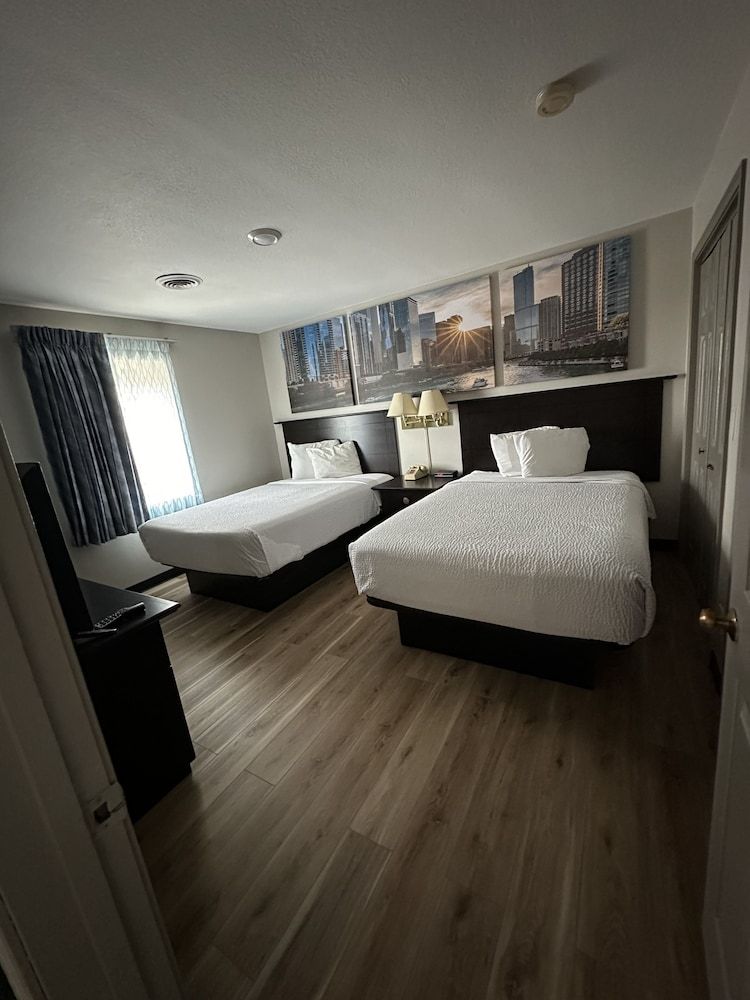Suite, 2 Bedrooms, Non Smoking (1 King and 2 Double Beds)