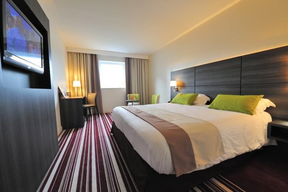 Best Western Plus Palais Des Congres Standard Room, 1 King Bed 6