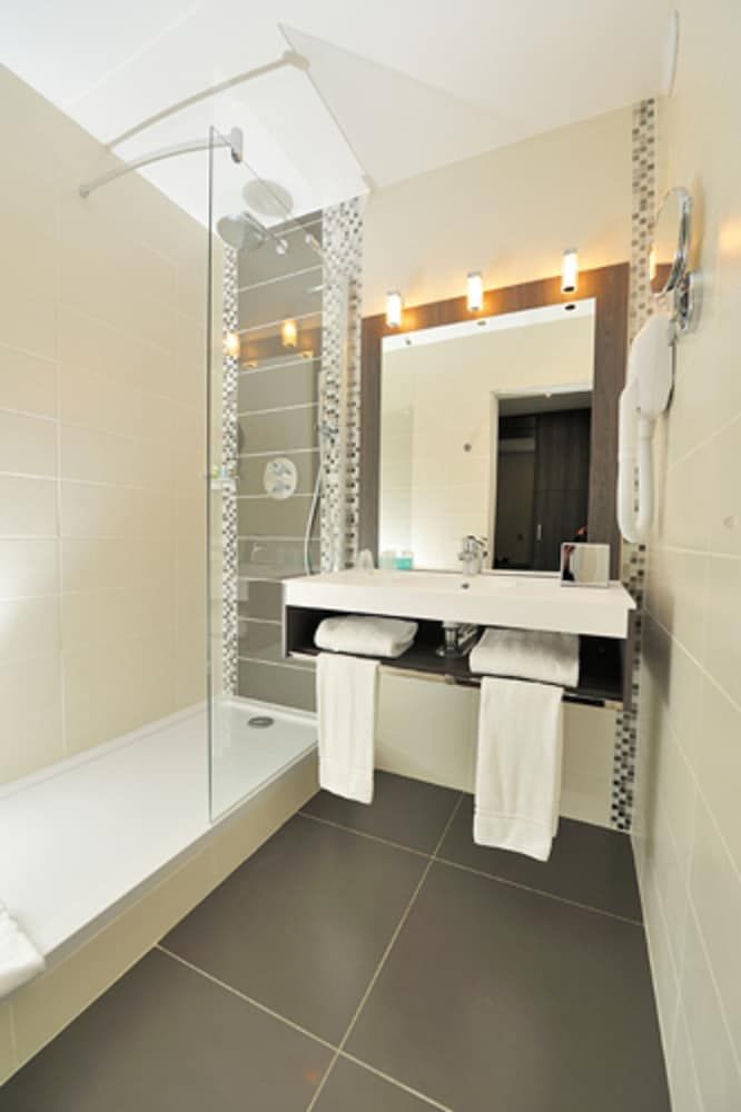 Best Western Plus Palais Des Congres Standard Room, 2 Twin Beds 5