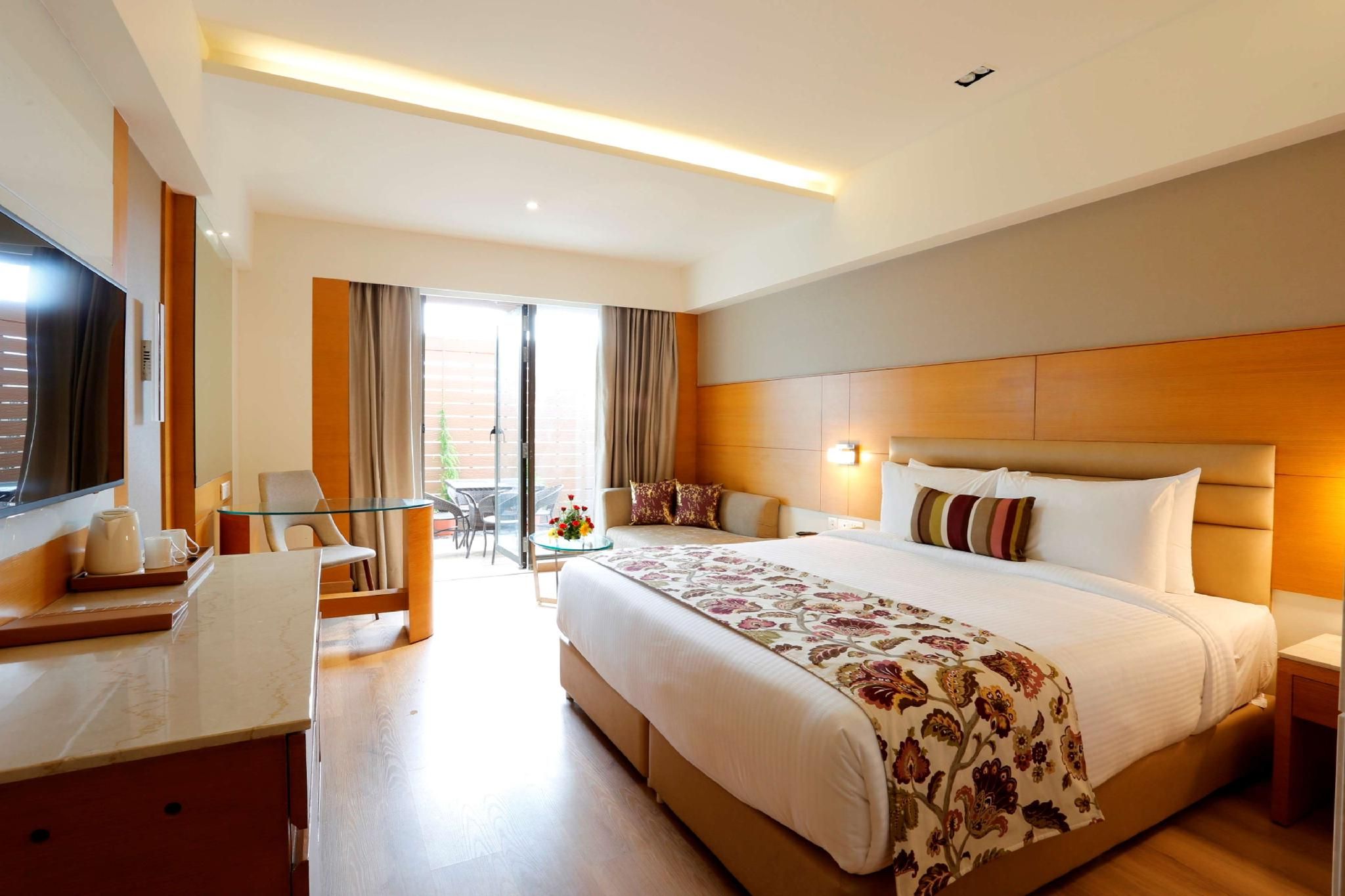Executive Suite - 1 King Bed 52SQM Living Area Balcony