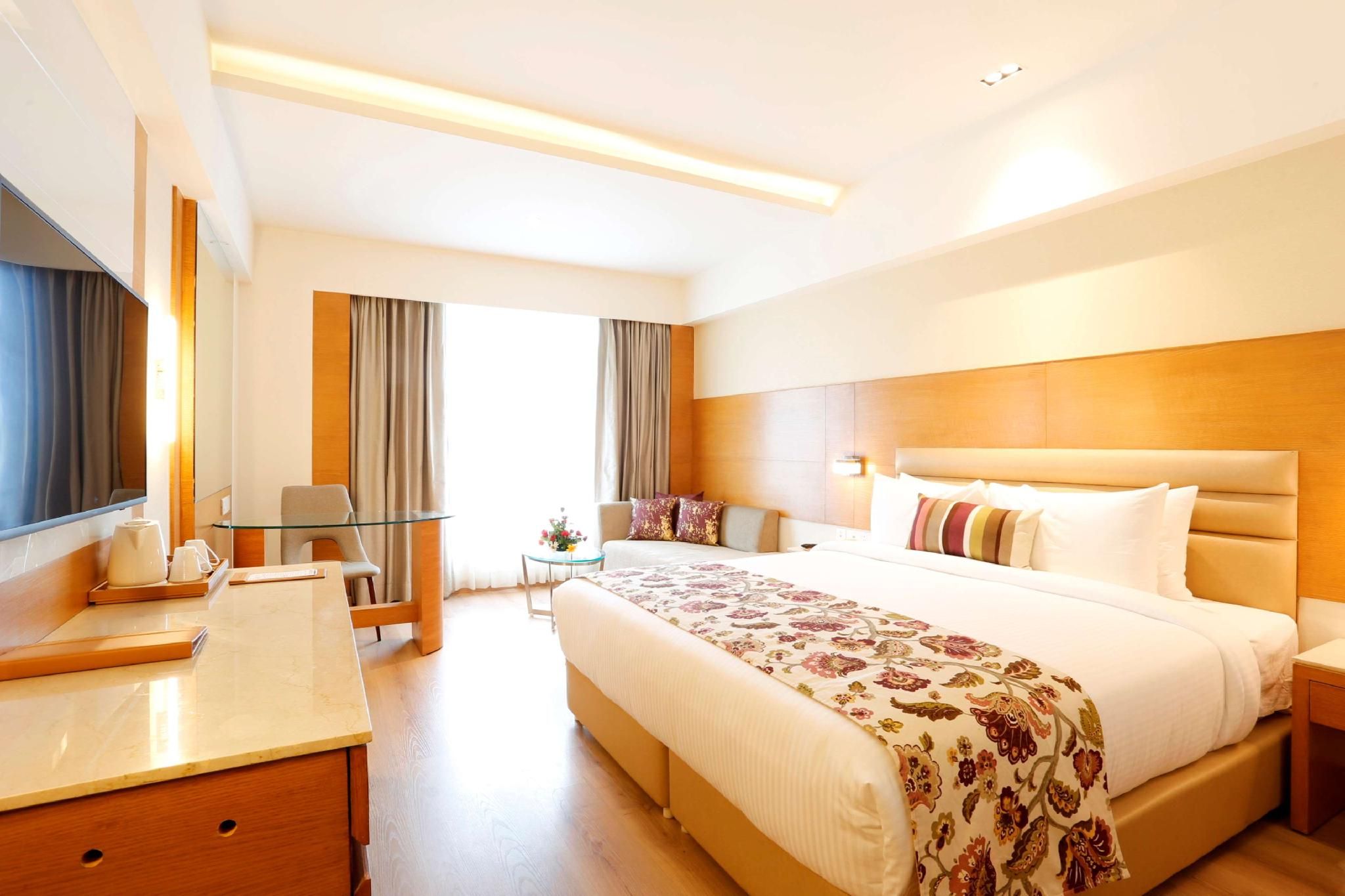 Junior Suite - 1 King Bed 38SQM Living Area Balcony