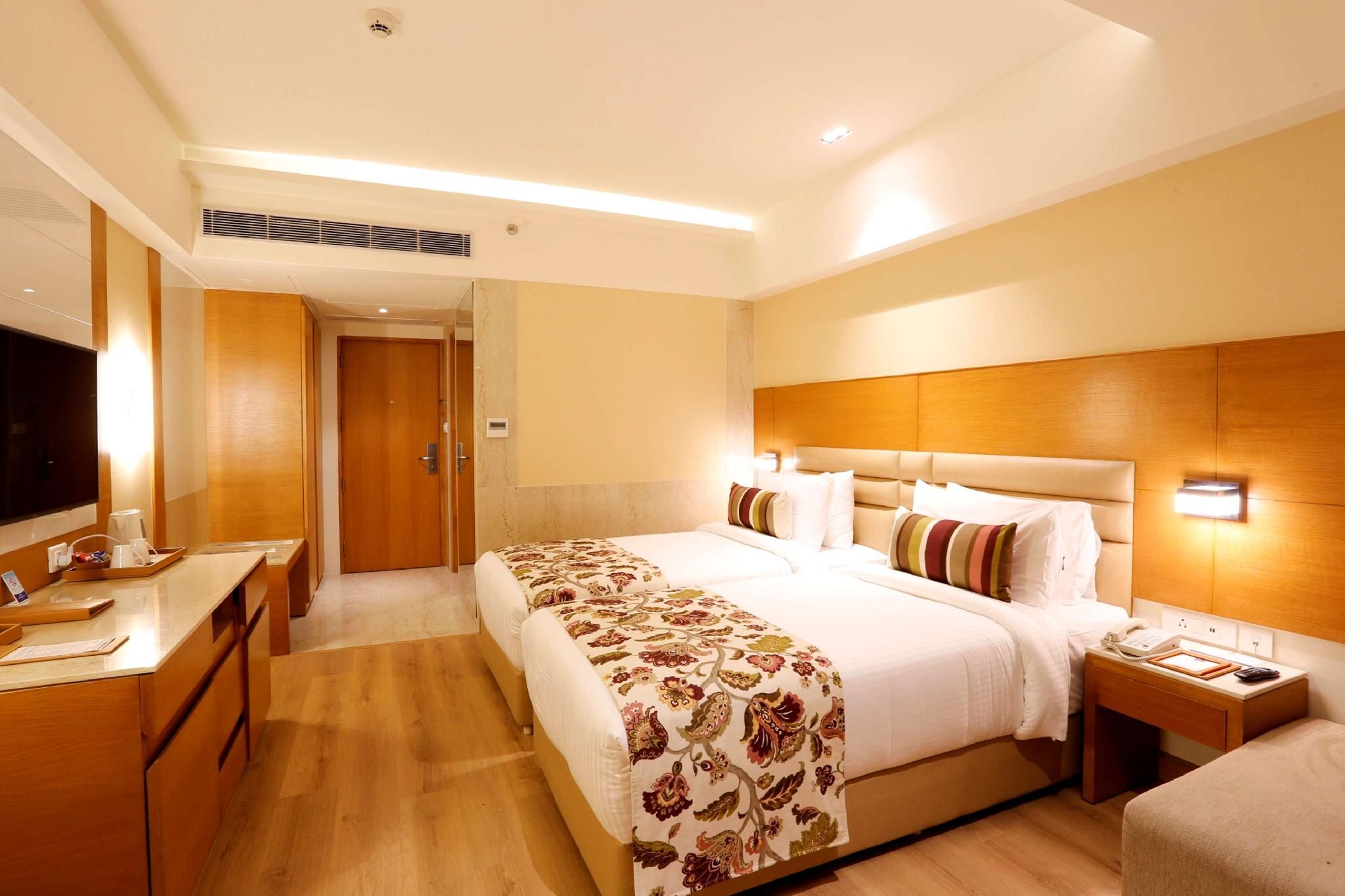 Deluxe Room - 1 King Bed 28SQM Balcony