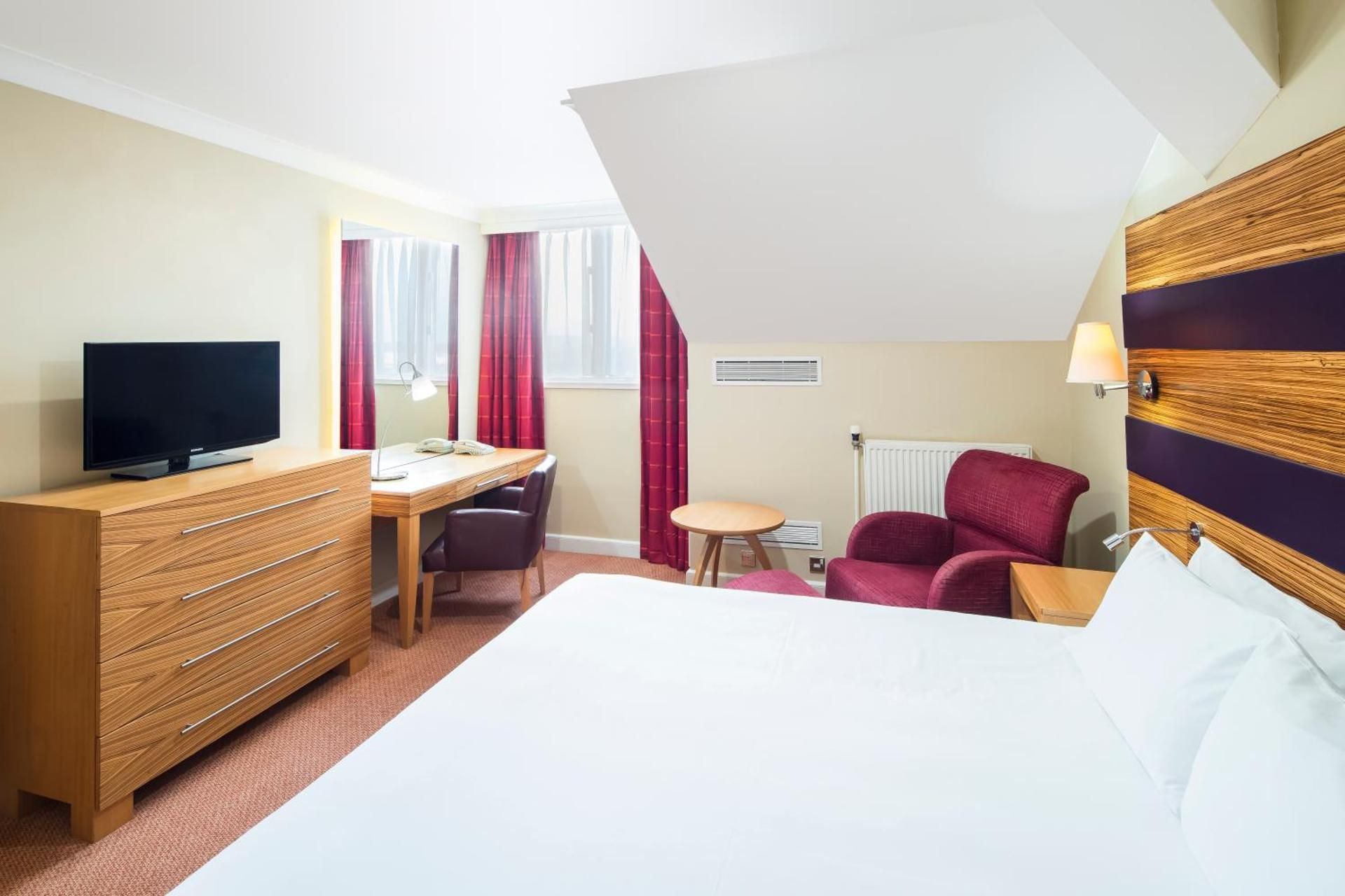 1 Super King 1 Bedroom Suite with view