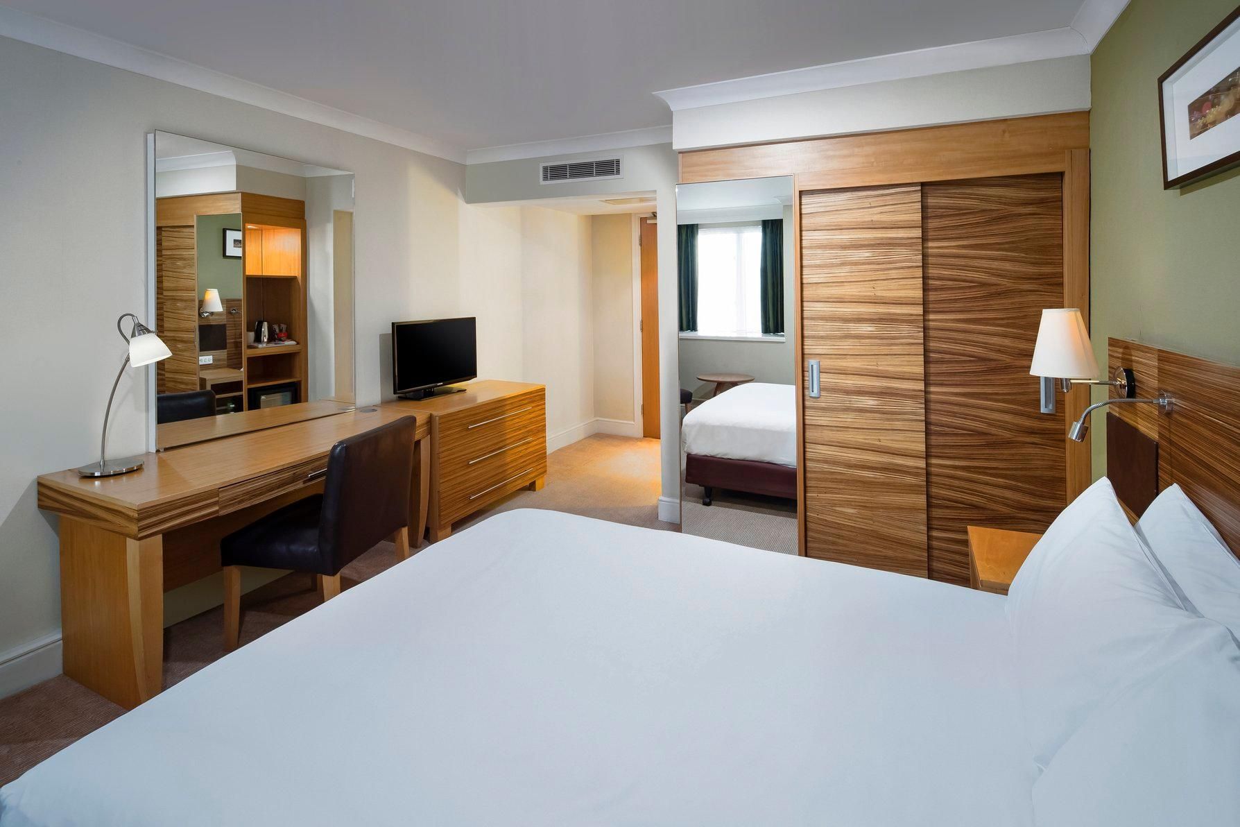 1 Queen Bed Standard
