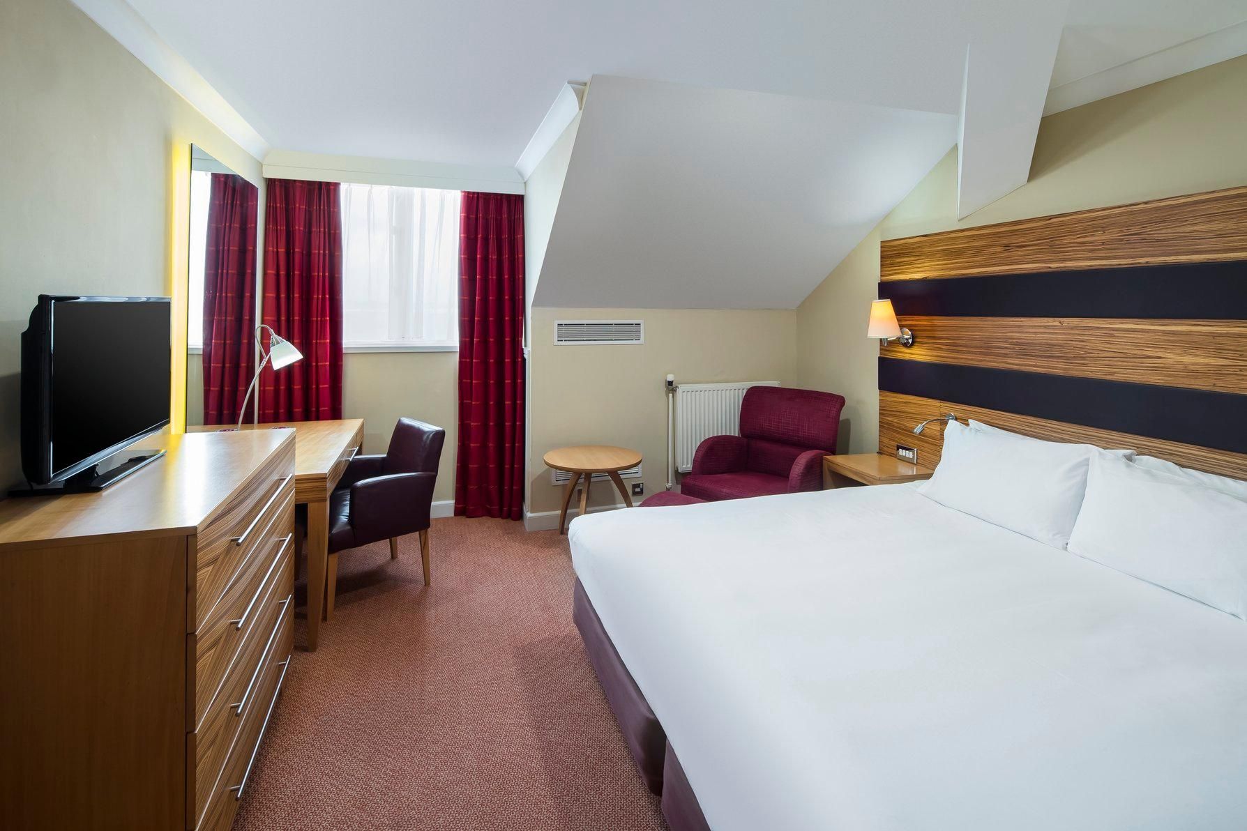1 Super King 1 Bedroom Suite with view