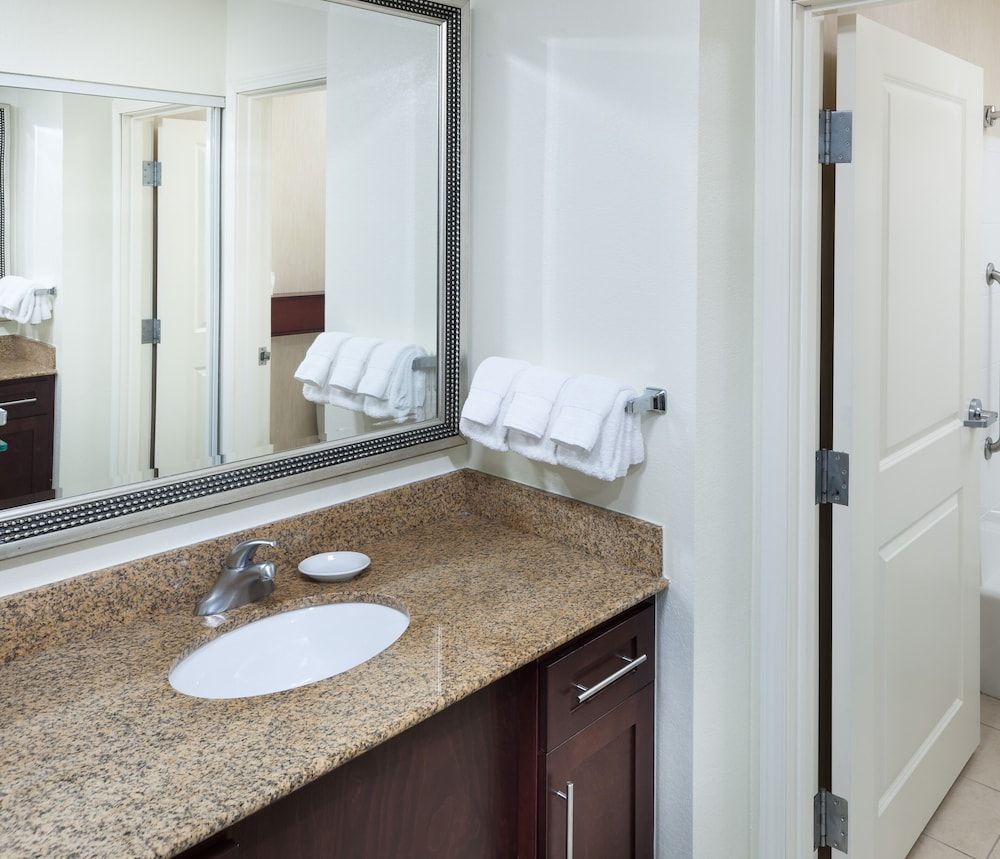 Studio Suite, 1 King Bed with Sofa bed (Mobility/Hearing Accessible, Tub)