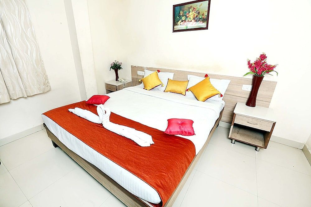 Alegria Regency Deluxe Double Room, 1 Double Bed, City View 6