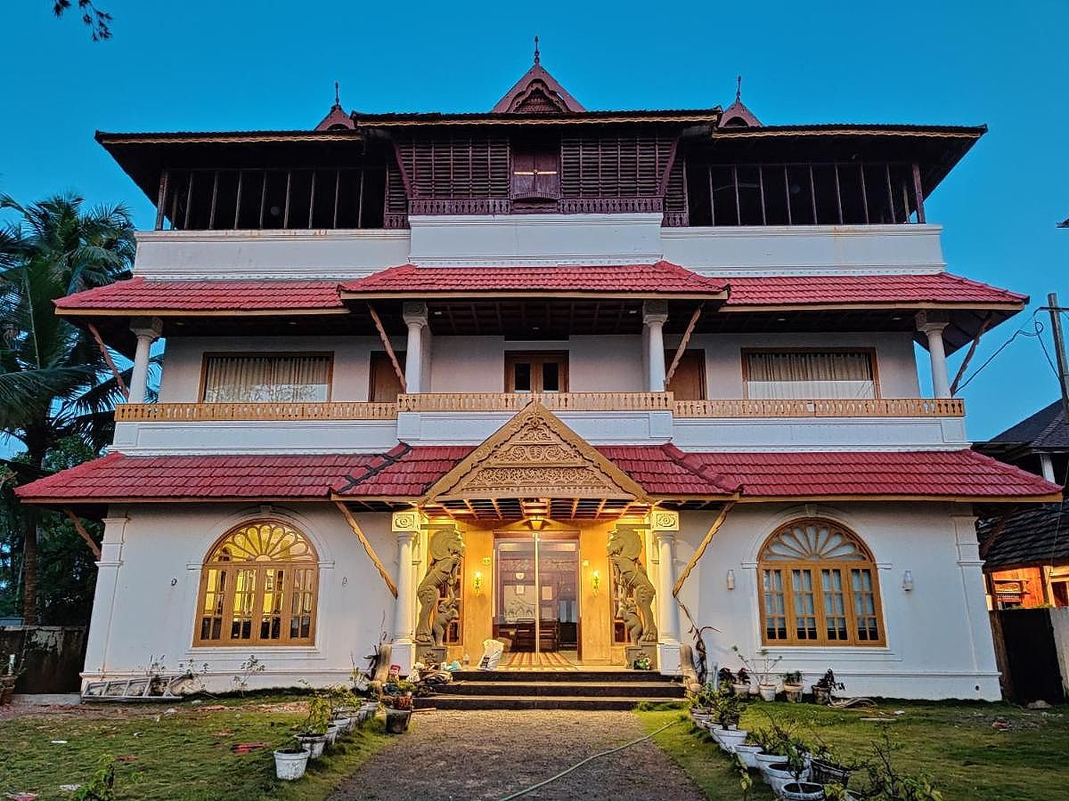 Esha Heritage Inn