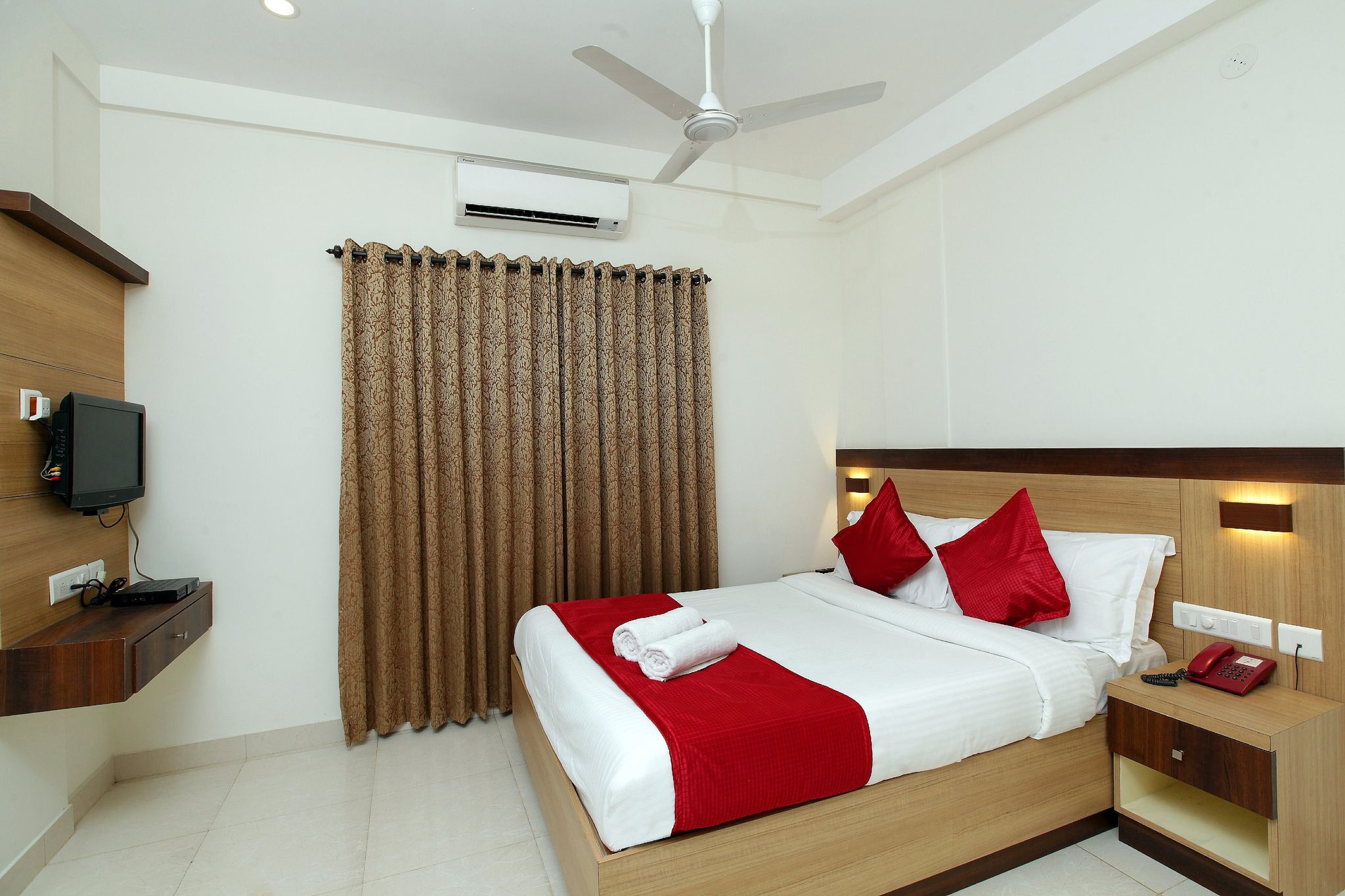 Prayana Hotel Deluxe AC 2