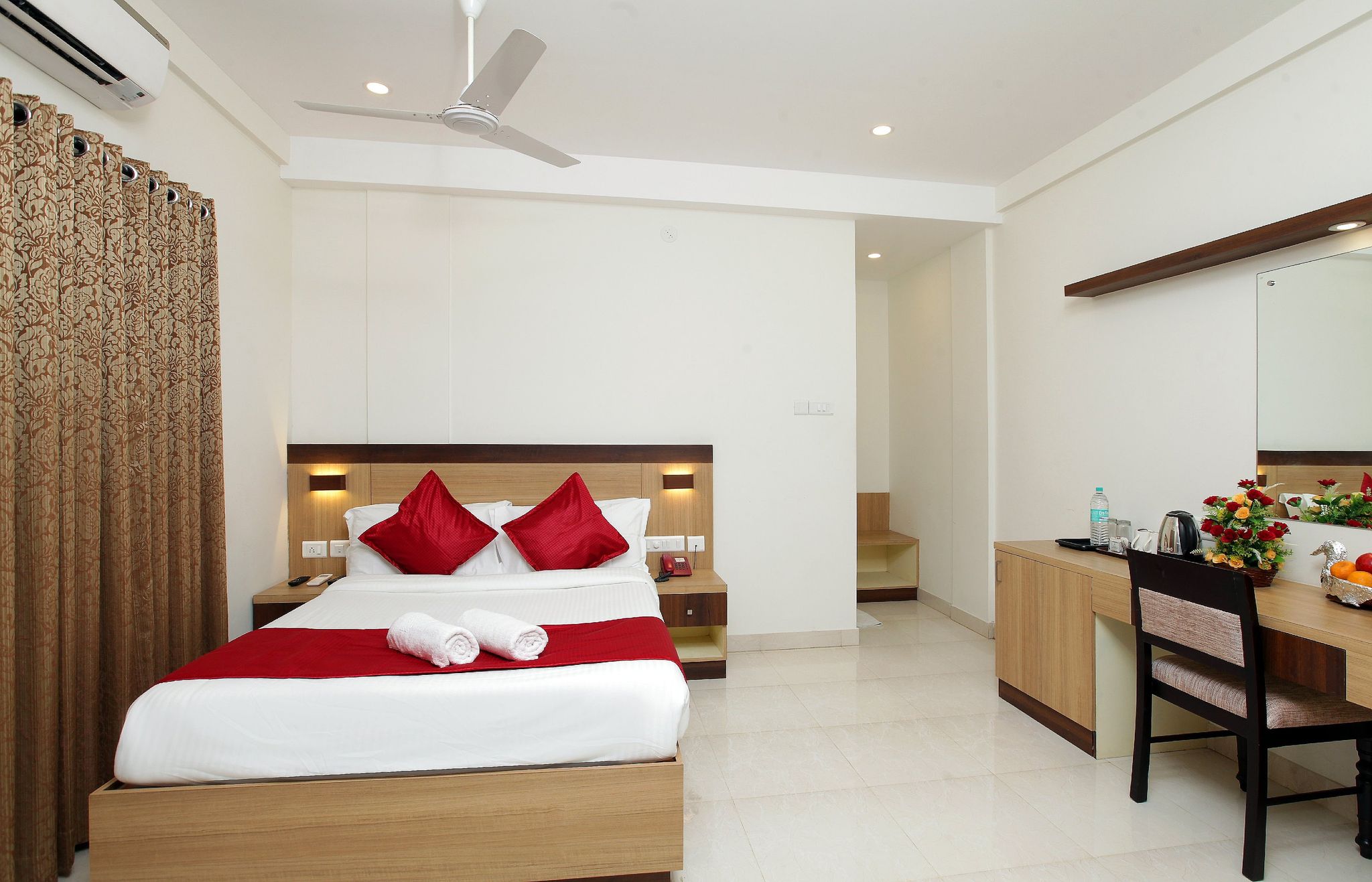 Prayana Hotel Deluxe AC 4