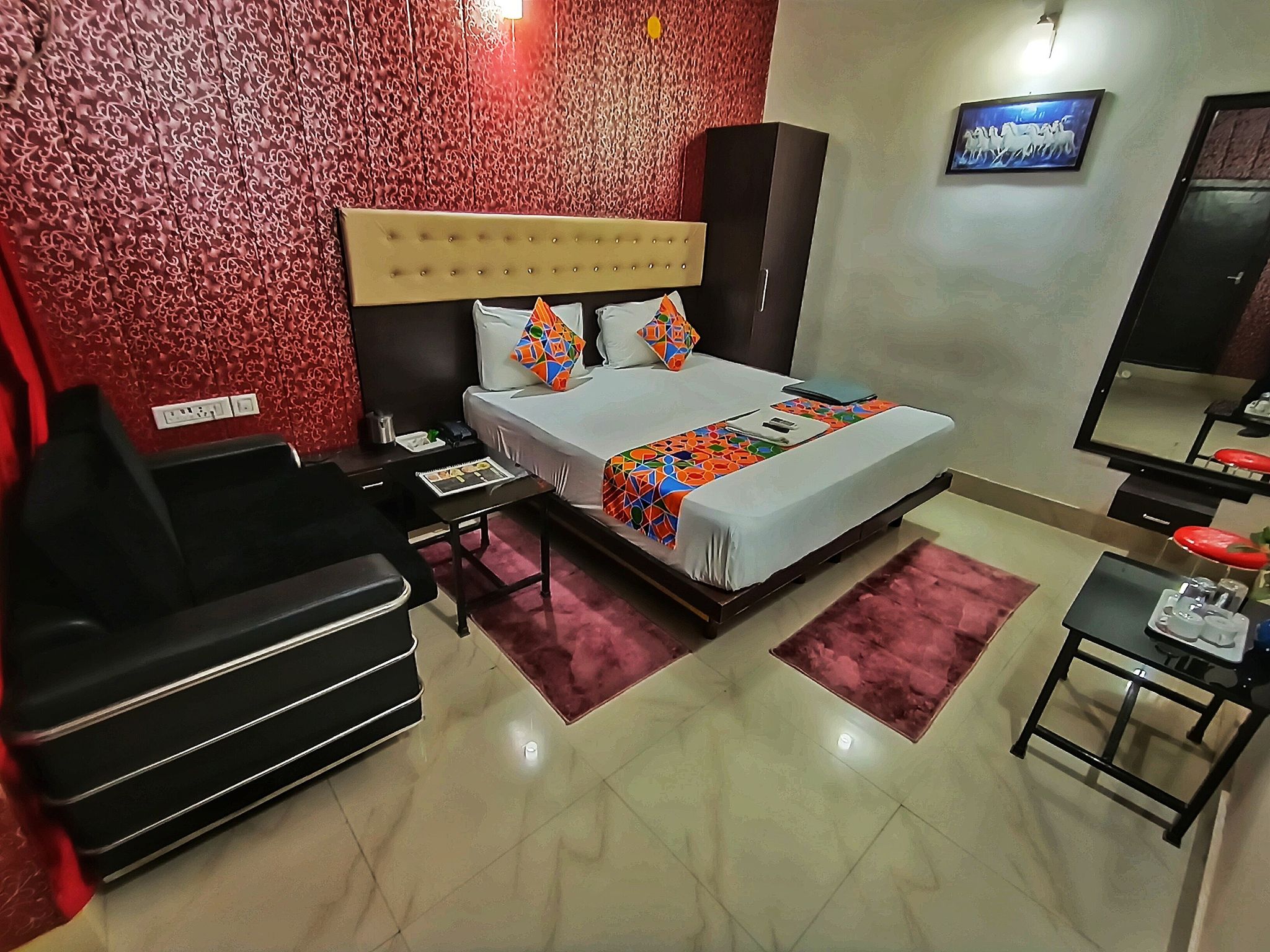 EXECUTIVE ROOM