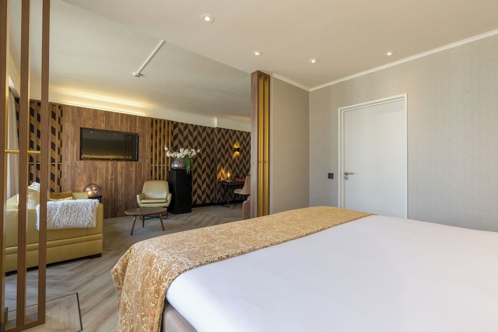 undefined Leonardo Hotel Antwerp The Plaza 4