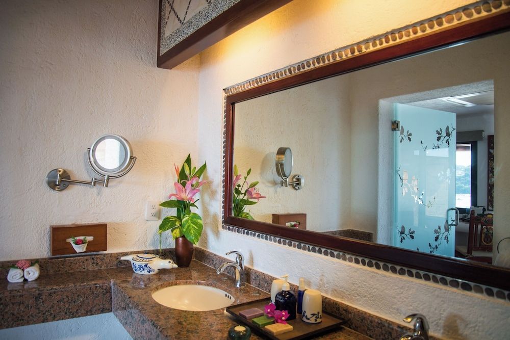 La Casa Que Canta Oceanfront Terrace Suite 4