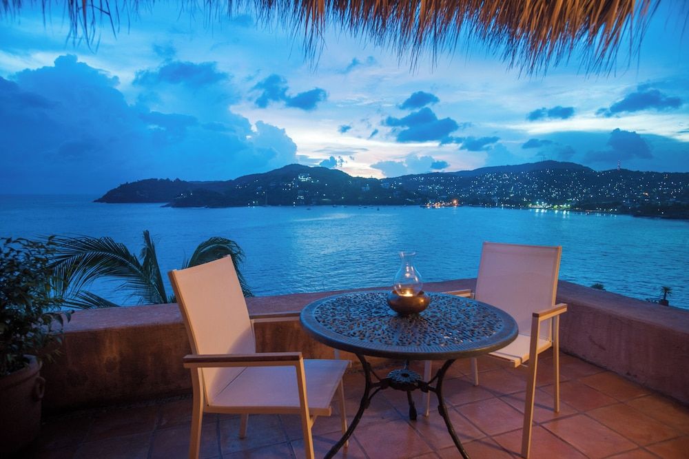 La Casa Que Canta Oceanfront Terrace Suite 3