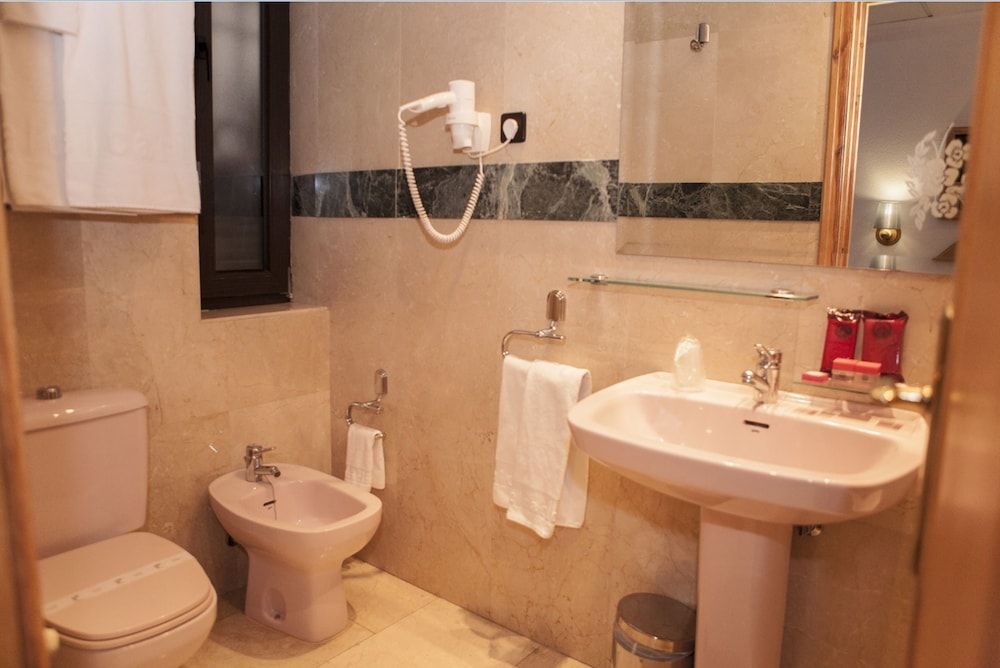 Hotel Carlos V Double Room 4