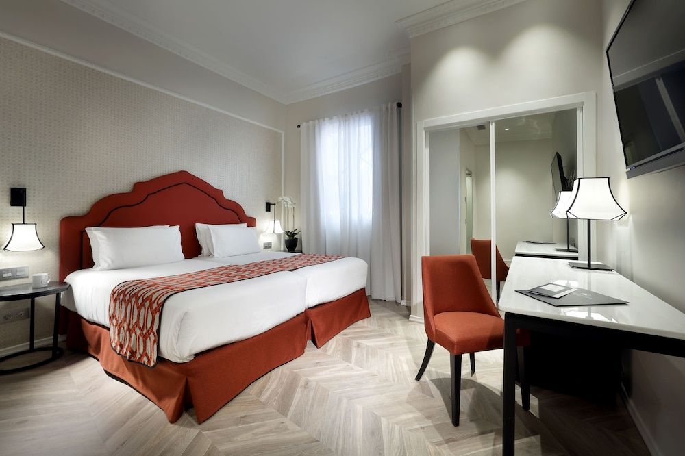 undefined Hotel Eurostars Regina 4