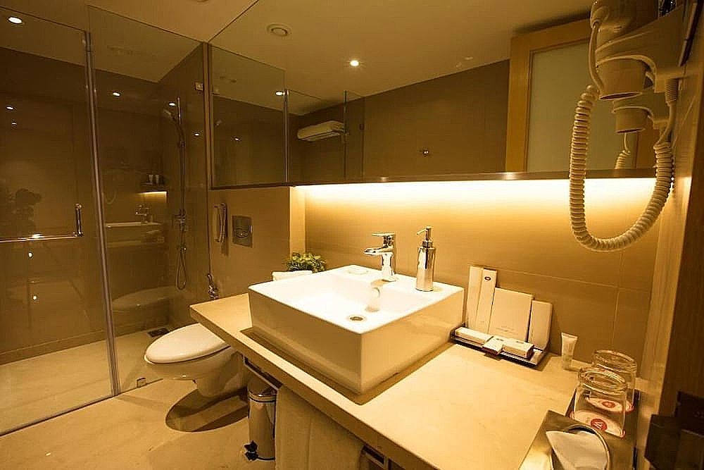 WOW Crest, Indore - IHCL SeleQtions Superior Room King Bed 4