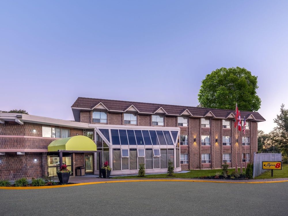 undefined Super 8 by Wyndham Toronto East ON 9
