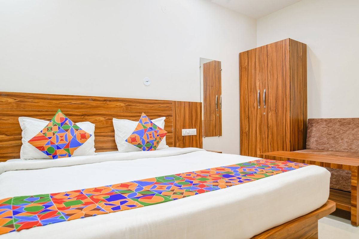 DELUXE SUITE QUEEN BED