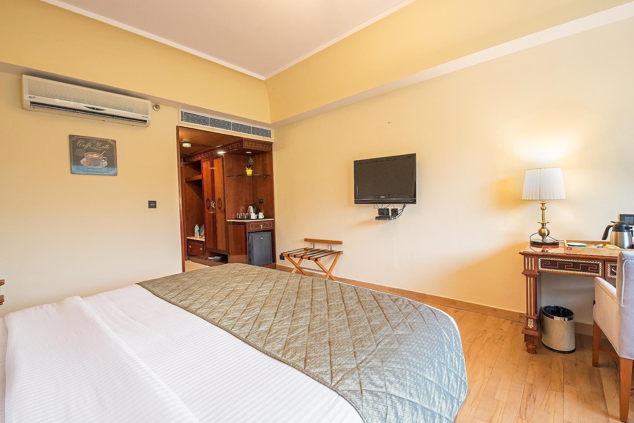 Hotel Celebration Gardens Deluxe Room 2