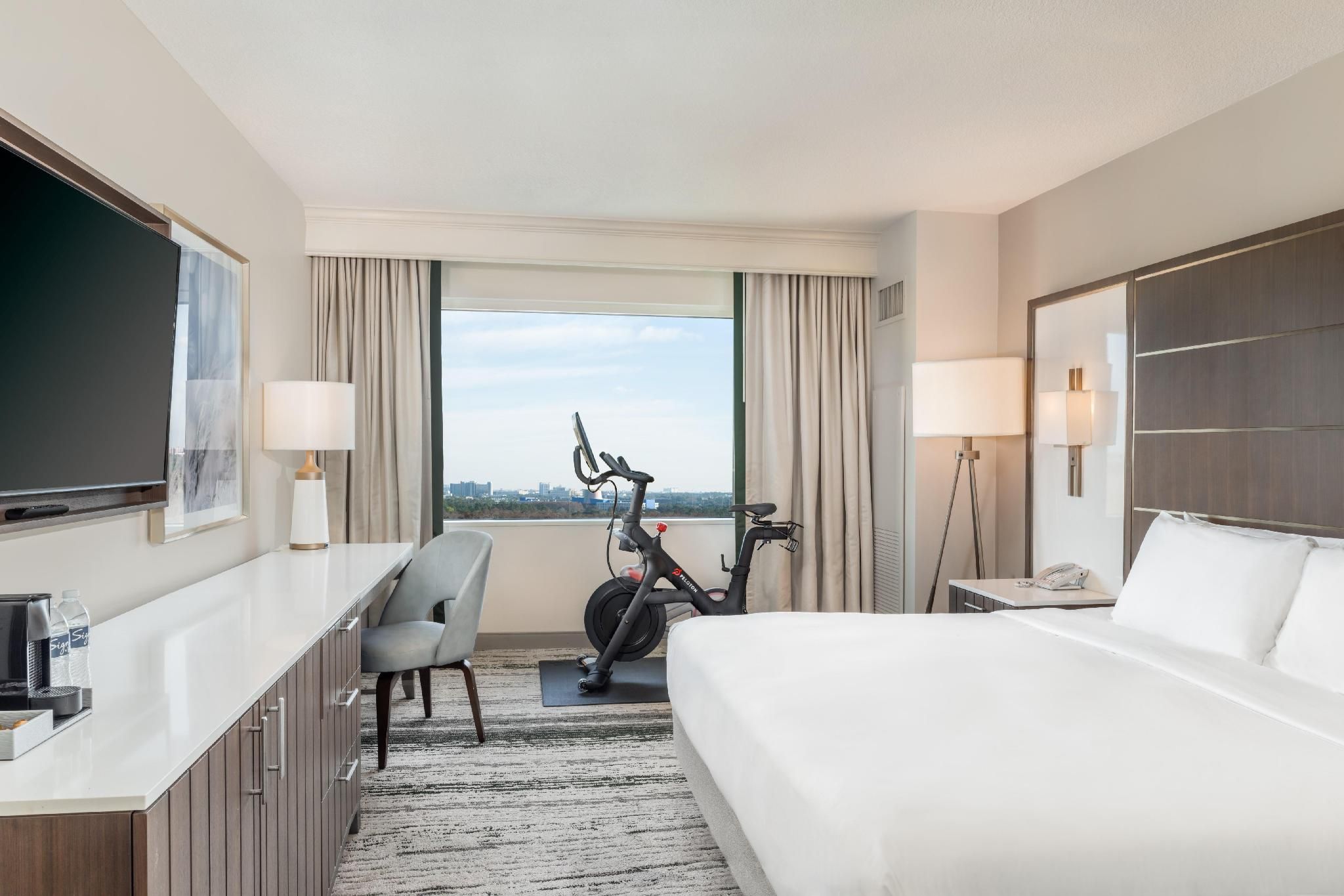 1 King Peloton Wellness Room With Therabody