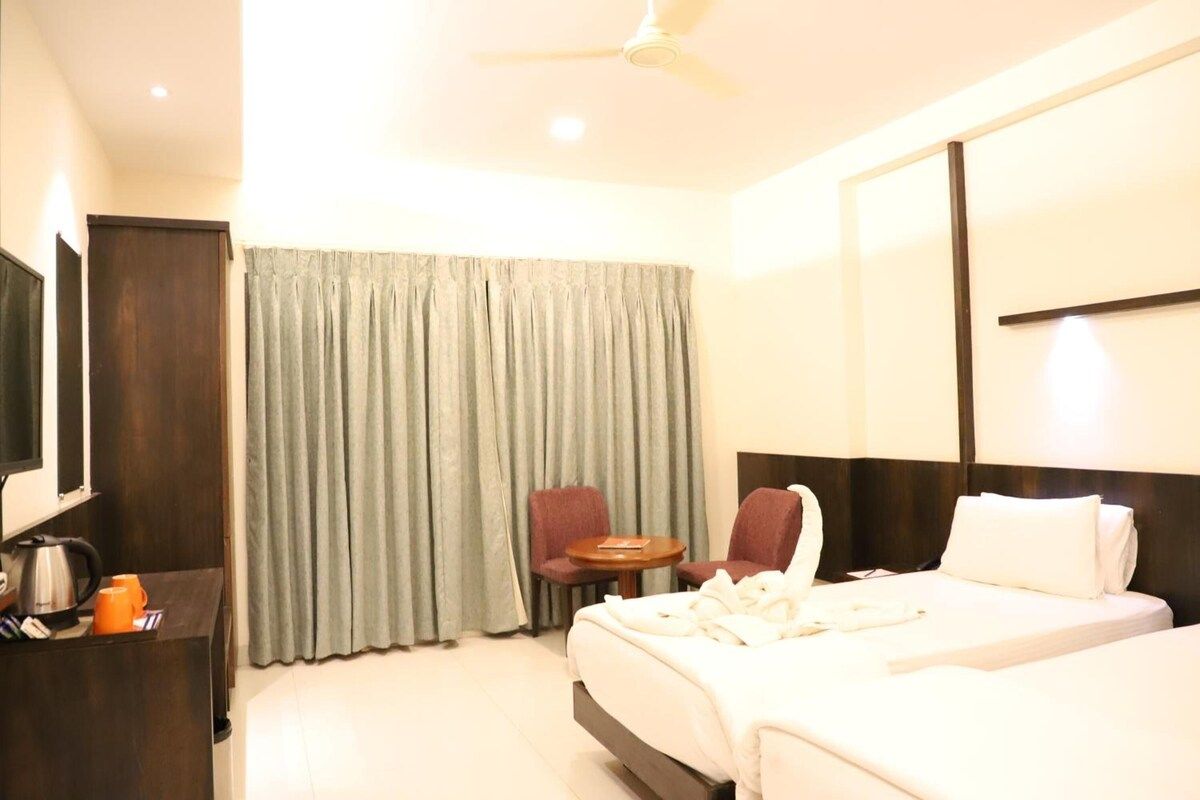 Kyriad Hotel Vijayapura by OTHPL Deluxe Room 8