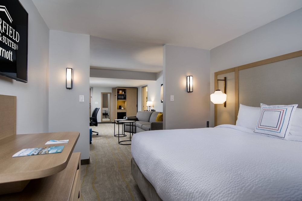 Studio, 1 King Bed with Sofa bed, Balcony (Mobility Accessible, Tub)