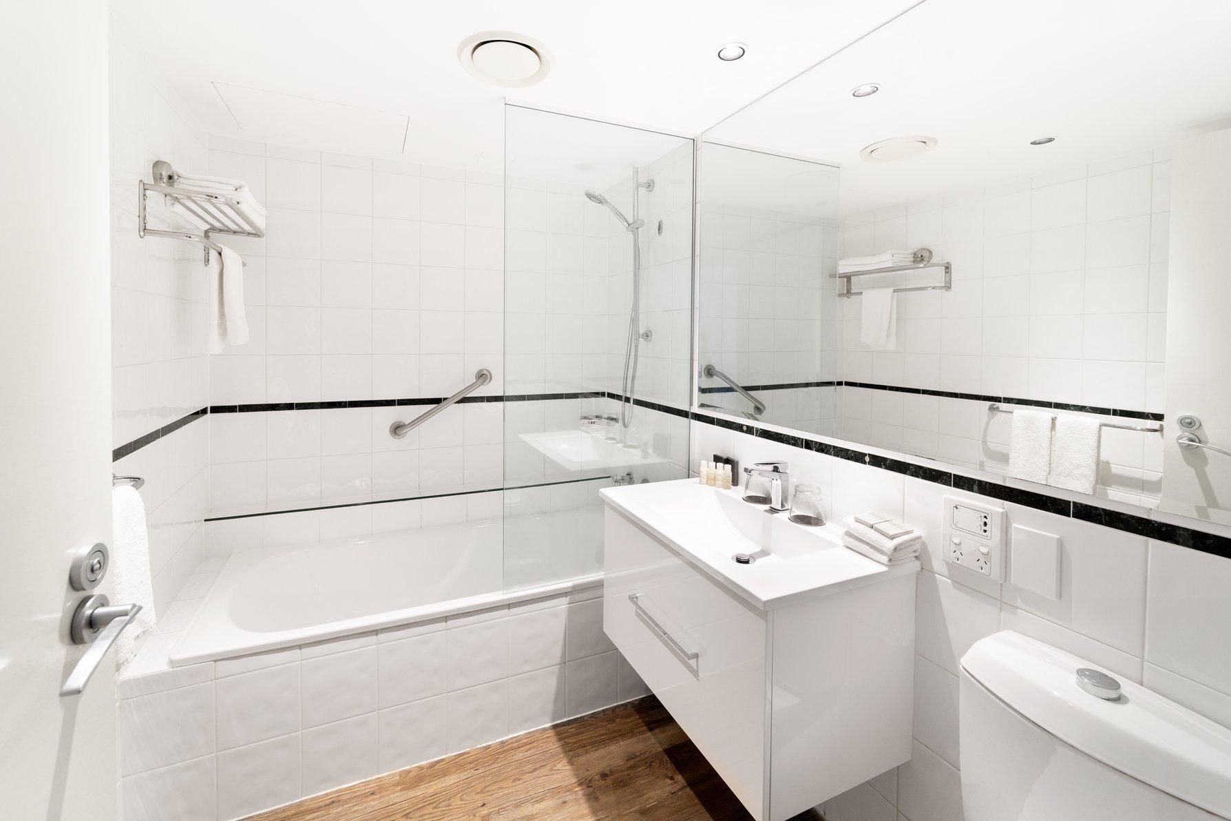 1 King Bed Standard Ocean View