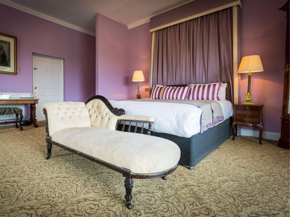 Honeymoon Suite