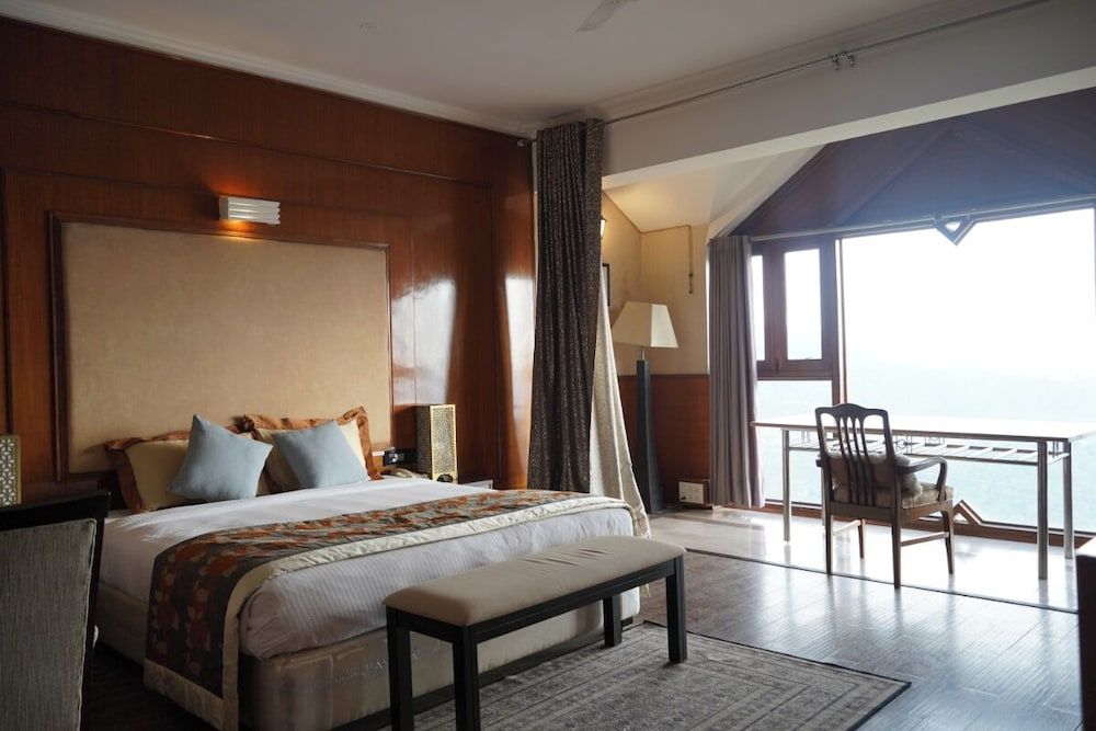 Dunn Perk Manor Homestay | Rooms & Restaurant  Junior Suite 15