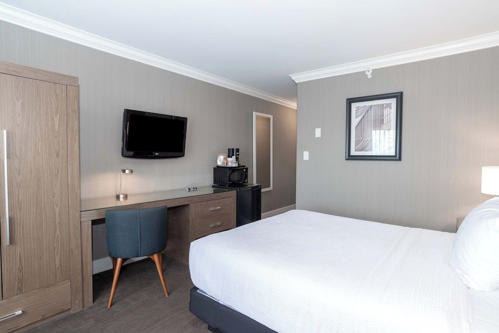 Sandman Hotel Langley Standard Room, 1 Queen Bed