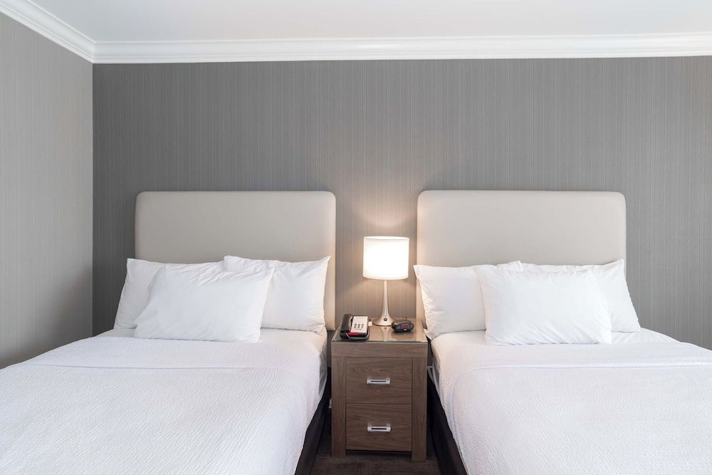 Sandman Hotel Langley Standard Room, 2 Double Beds (Doubles) 2