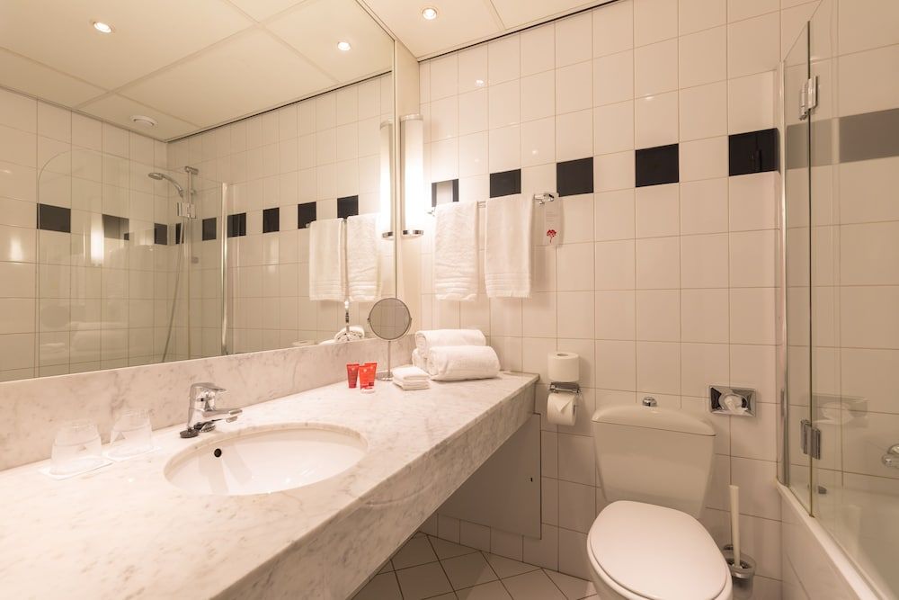 Leonardo Hotel Lelystad City Center Suite, 2 Twin Beds 6