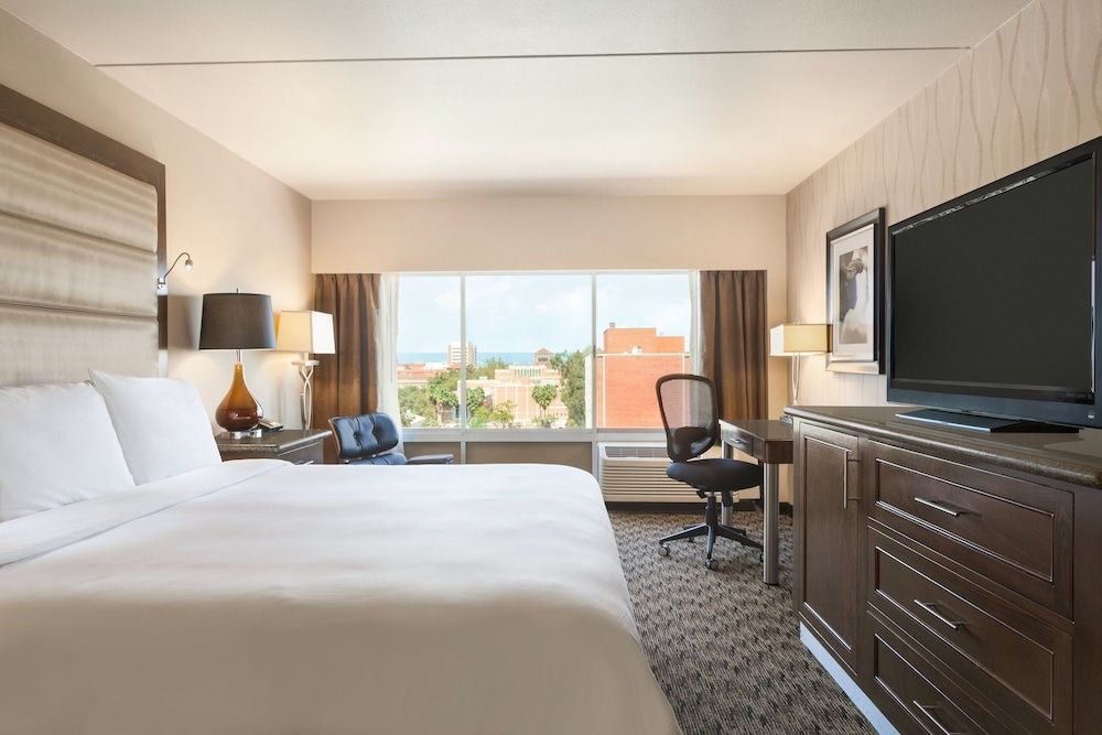 USC Hotel Standard Room, 1 King Bed (Standard 1 King Bed) 3