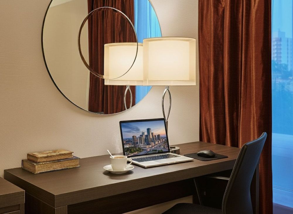 Varscona Hotel on Whyte Deluxe Room, 2 Double Beds 5