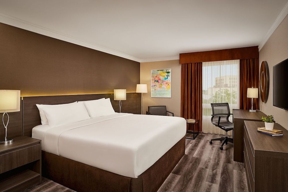 Varscona Hotel on Whyte Deluxe Room, 1 Queen Bed 2