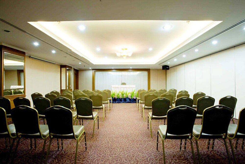 undefined The Cha-am Methavalai Hotel 10