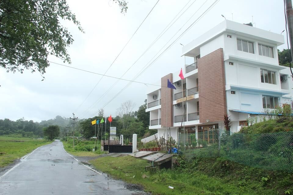 undefined White Coral 7