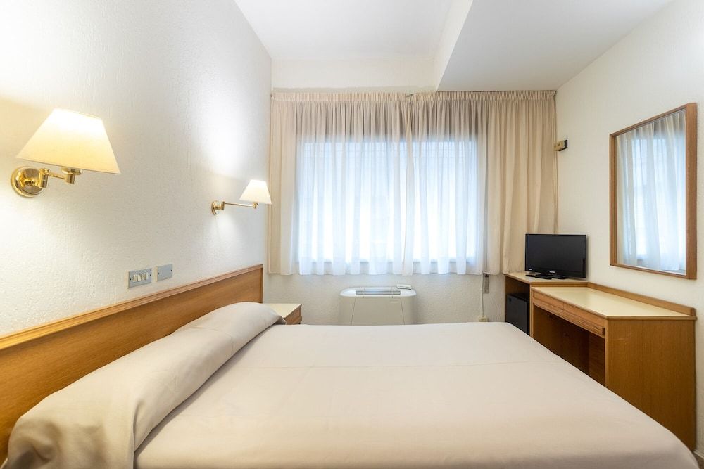 Hotel Leuka Standard Double Room, 1 Queen Bed