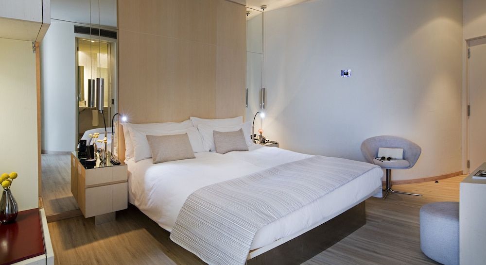 Cram Hotel Deluxe Double Room 8