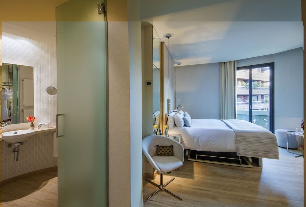 Cram Hotel Deluxe Double Room 11