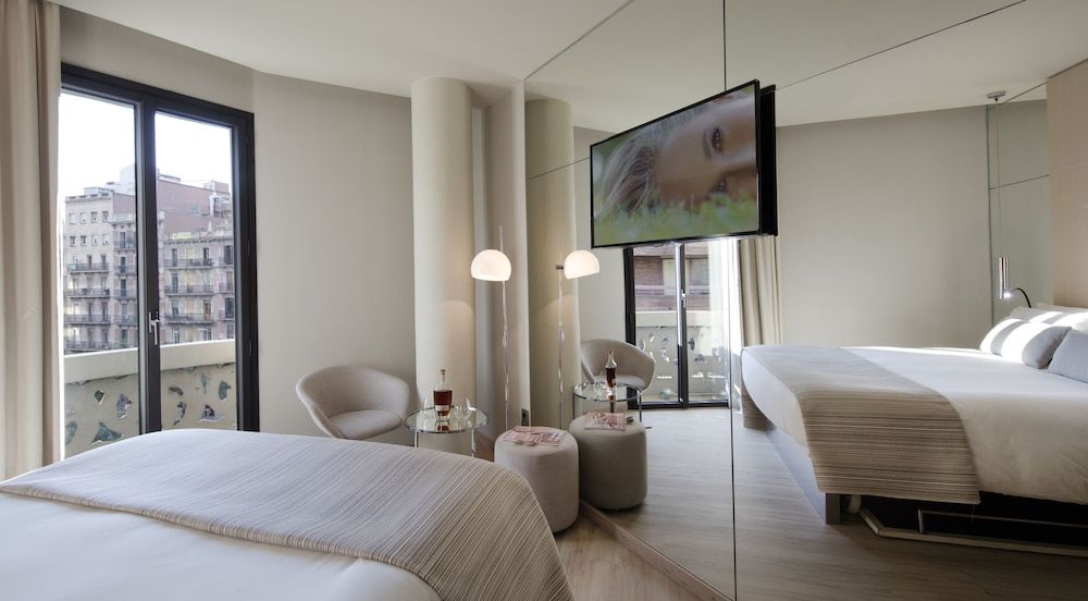 Cram Hotel Deluxe Double Room 10